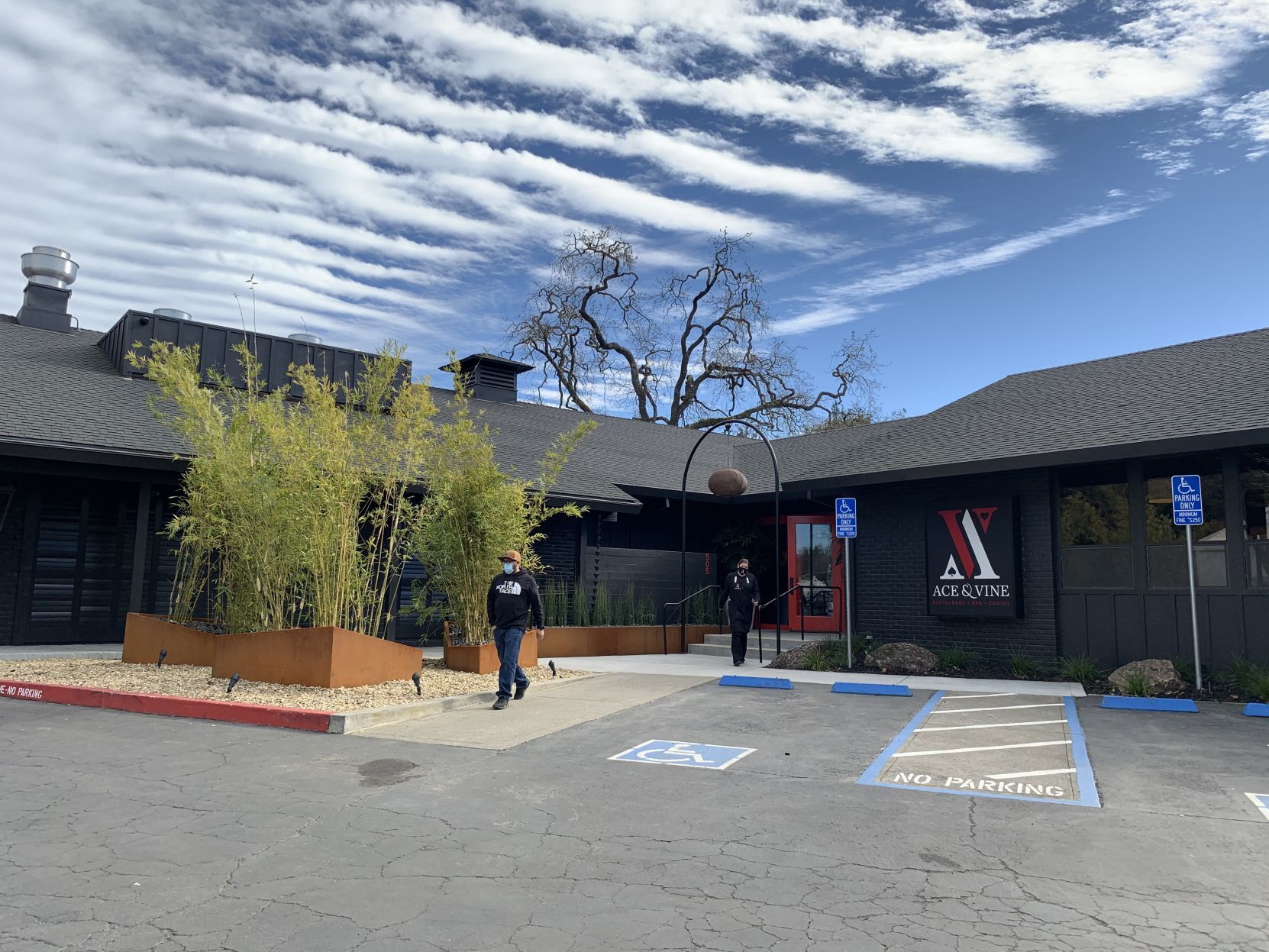 Ace & Vine a Napa card room
